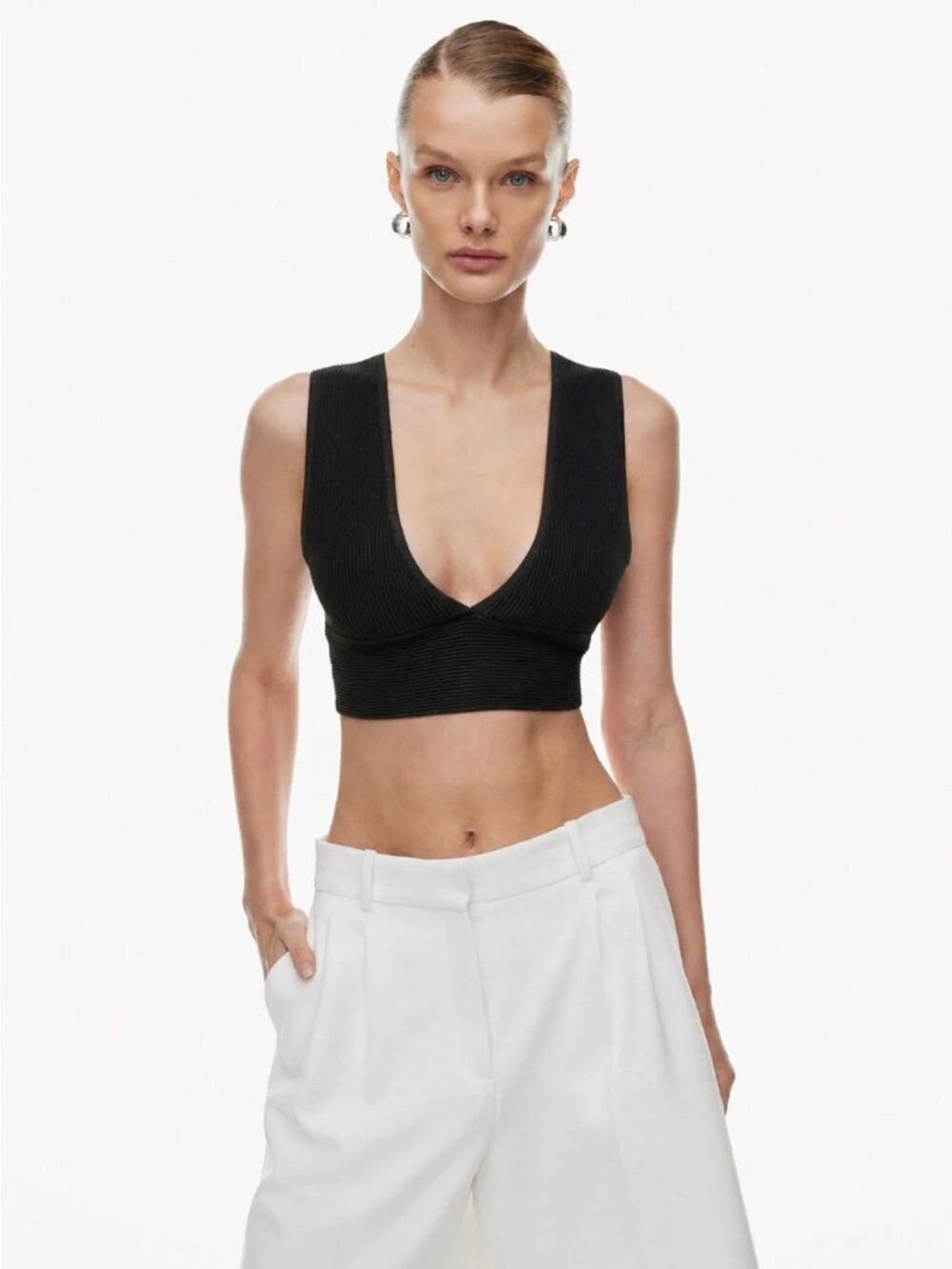 Aritzia Babaton Sculpt Deep V Knit - Black - XL